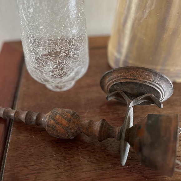 Bronze wall sconce with clear crackled glass shade - Picture 2 of 12